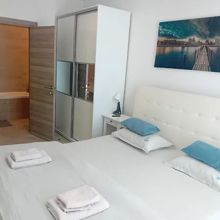 Mamaia Dream1 By Cb Seafront In & Pools