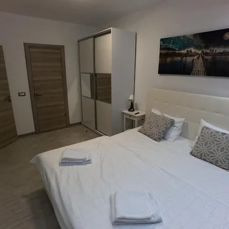 Apartment Mamaia Dream1 By Cb Seafront In & Pools