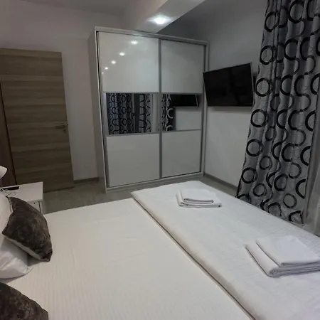 Apartment Mamaia Dream1 By Cb Seafront In & Pools