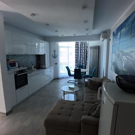 Apartment Mamaia Dream1 By Cb Seafront In & Pools