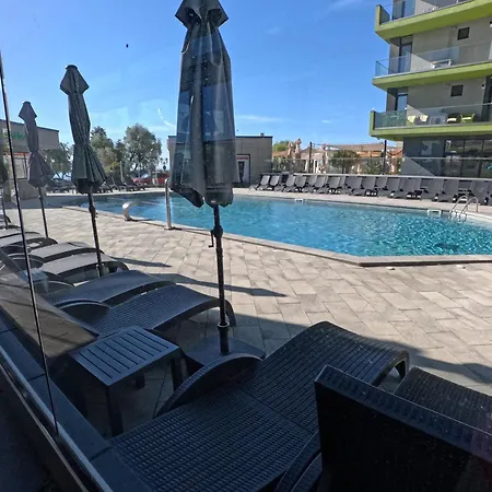 Mamaia Dream1 By Cb Seafront In & Pools